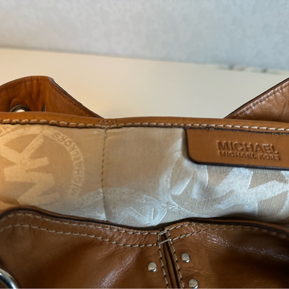 Michael Kors Astor Leather Hobo Shoulder Bag - Picture 6 of 17